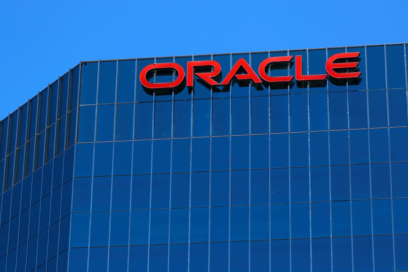Oracle and Salesforce Slash Jobs Amid Industry Slowdown