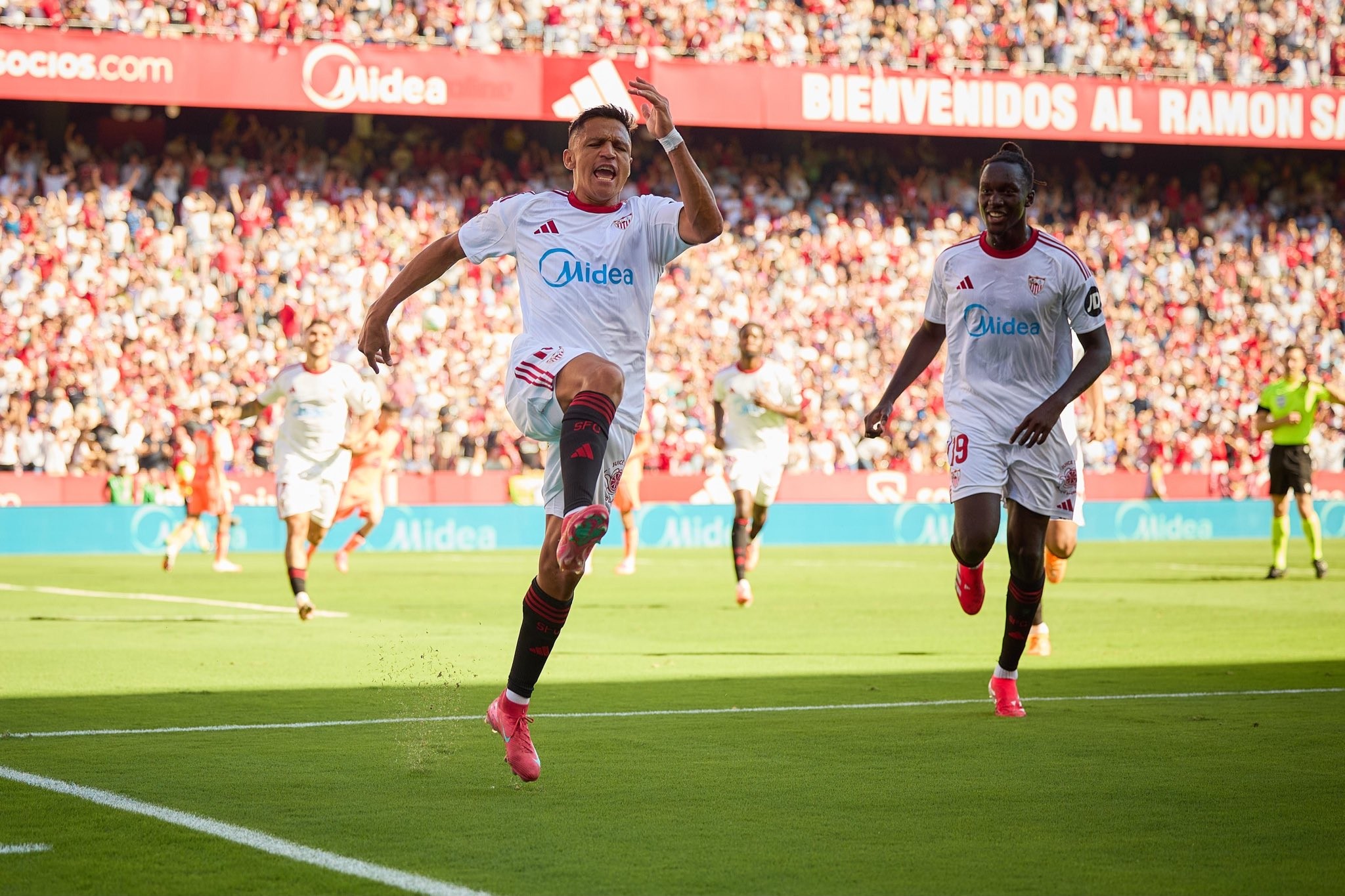 Sevilla Crush Barcelona 4-1 to Snap Their Unbeaten Streak in La Liga Showdown