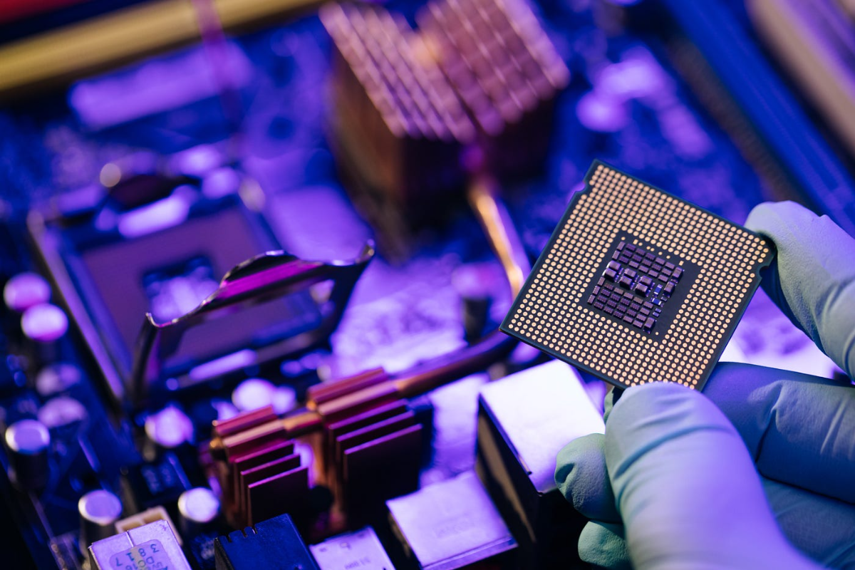 10% of Intel, 100% Politics: White House Considers Equity in Intel