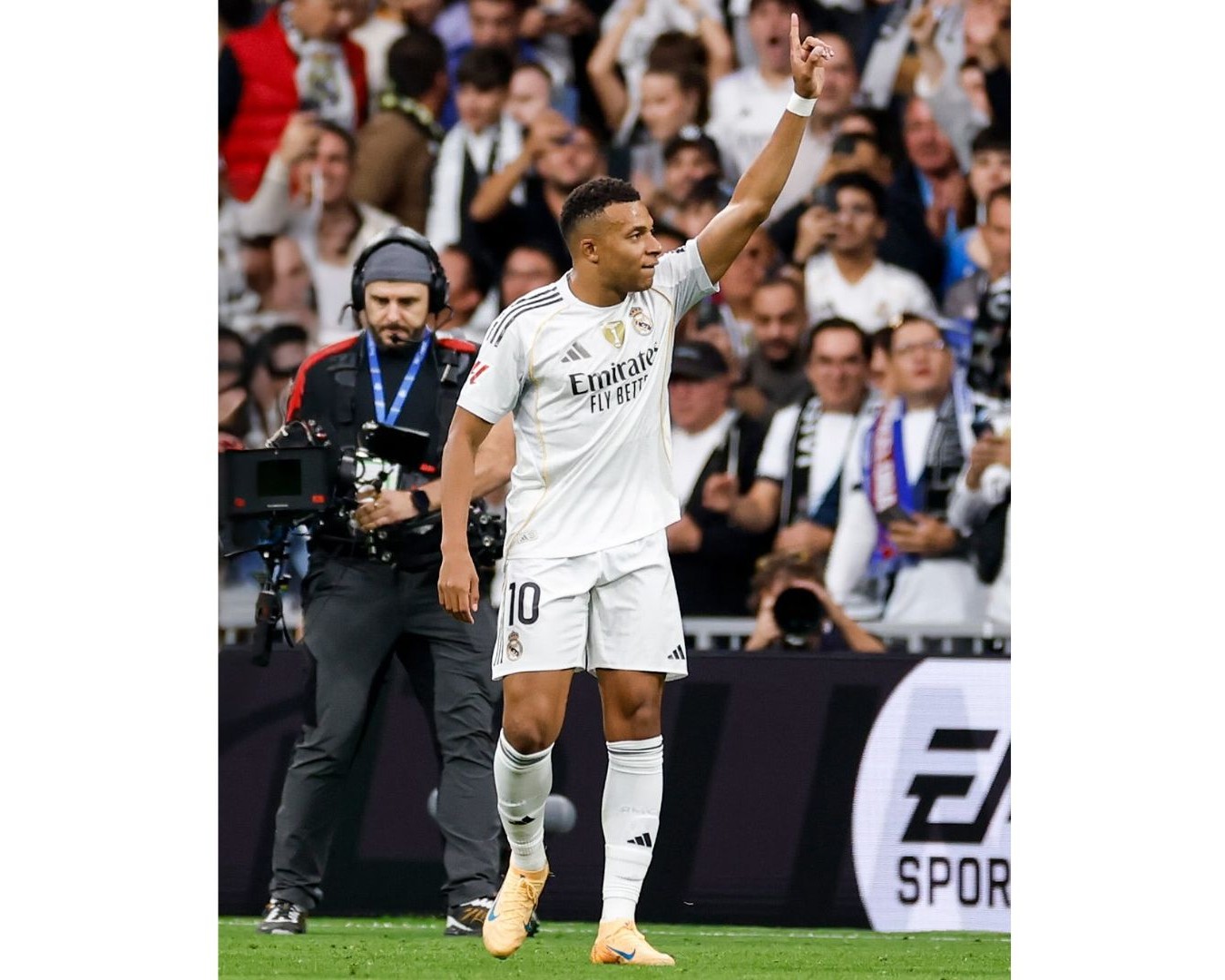 Mbappé and Bellingham Shine as Real Madrid Beat Barcelona 2-1 in Thrilling El Clásico